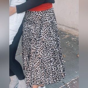The perfect cheetah print midi skirt! Worn once! Great condition!